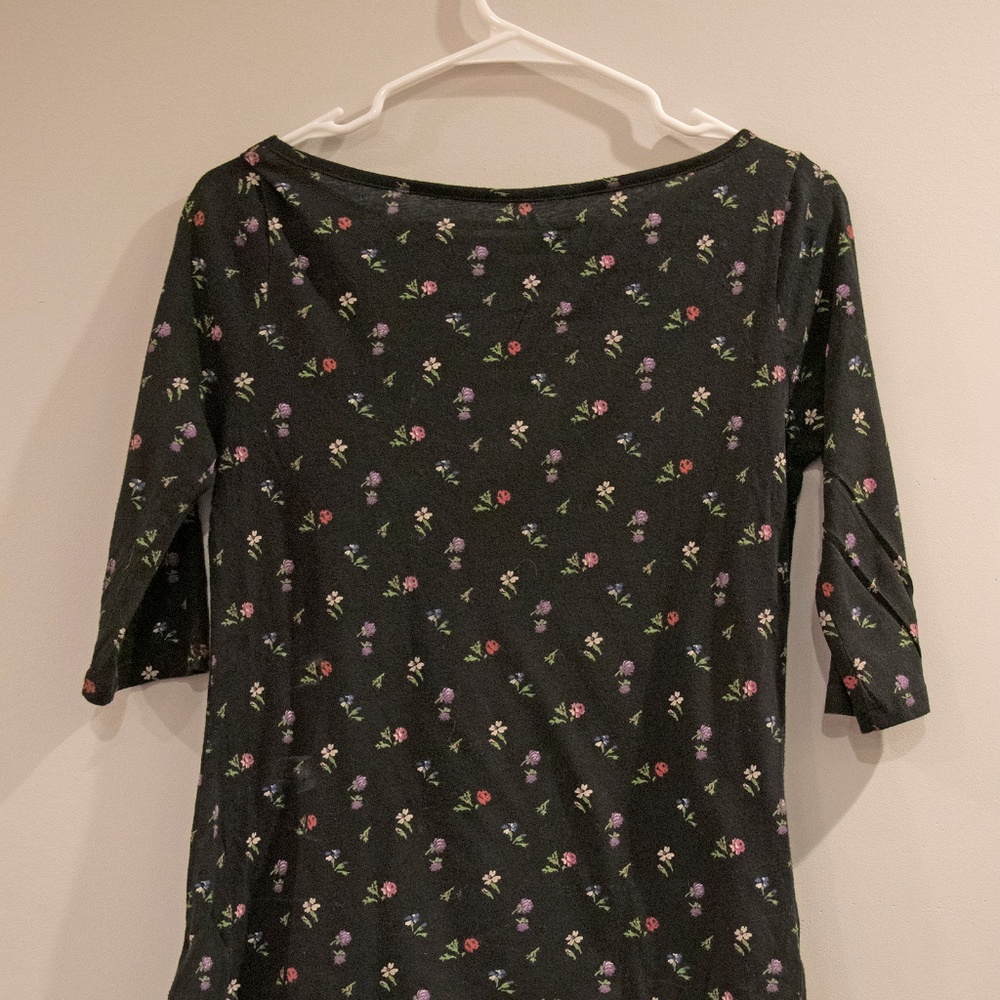 Urban Outfitters / Black Floral 3/4 Length Sleeve